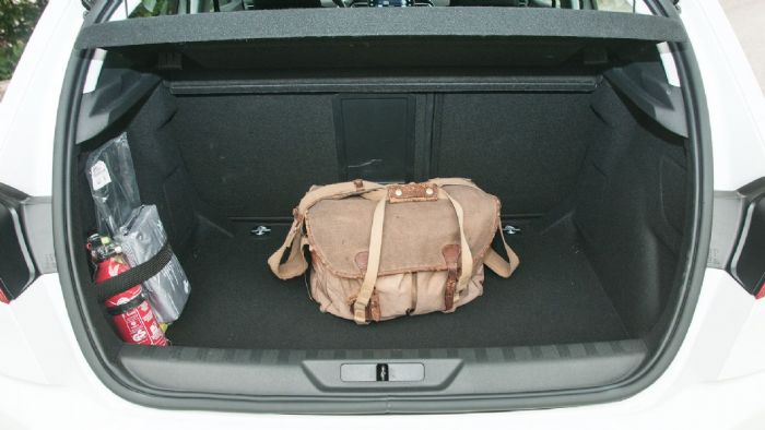 Με όγκο 420 λτ. το πορτ-μπαγκάζ του Peugeot 308 βγαίνει νικητής στις αποσκευές.